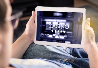 Nowicjusze w kasynie: Jak zacząć grać online?